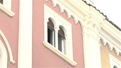 بالفيديو.. «خناقة» أسرية تنتهي بإلقاء محتويات المنزل في الشارع