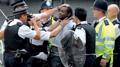 اعتقال شخصين بتهمة التورط في أعمال إرهابية ببرمنجهام