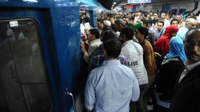 المترو «الخسران».. الـ700% زيادة في أسعار التذاكر «في خبر كان».. الإدارة تتجاهل المديونيات والخسائر وتقرر صرف 8 أشهر مكافأة لـ8 آلاف عامل.. وبوابات إلكترونية بـ300 مليون جنيه