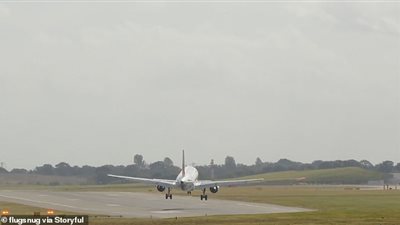 الرياح تتلاعب بطائرة وتمنعها من الهبوط بمطار بريطانى (فيديو وصور)