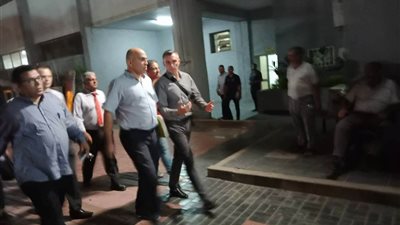 محمد يوسف يصطحب كارتيرون لغرفة ملابس اللاعبين