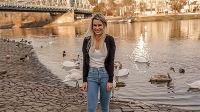 أجمل شرطية في ألمانيا تدفع ثمن الشهرة (فيديو وصور)