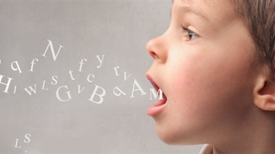 3 أسباب وراء «التهتهة» عند طفلك