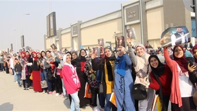 طوابير من جمهور أحمد يونس لتوقيع «نادر فودة 4» في معرض الكتاب