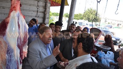 بالفيديو.. محافظ الإسماعيلية يتفقد شوادر بيع اللحوم