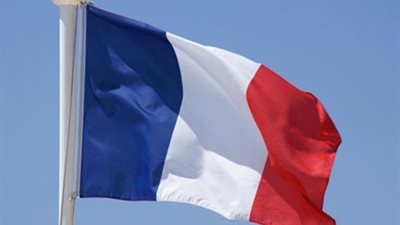 فرنسا توقف منح التأشيرات لحاملي جوازات جزر القمر مؤقتًا