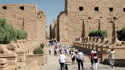 السيسي: السياحة تعتمد على عنصري الأمن والاستقرار