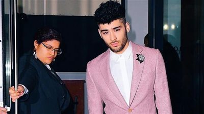 زين مالك يختار اللون الوردي في حفل جوائز جرامي (صور)