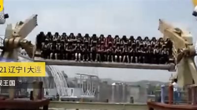 لحظة انهيار لعبة ملاه تحمل 20 شخصا (فيديو)