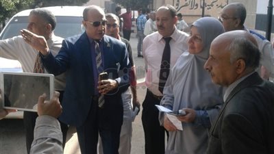 رئيس حي شرق شبرا ومدير الإدارة التعليمية يتفقدان عددا من المدارس