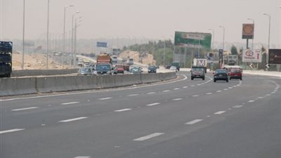 فتح الطريق الدائرى عقب رفع آثار حادث انقلاب سيارة محملة صابون