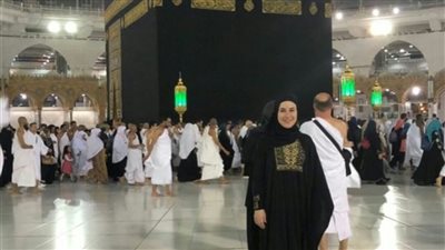 شيري عادل في الأراضي المقدسة لأداء مناسك العمرة (صورة)