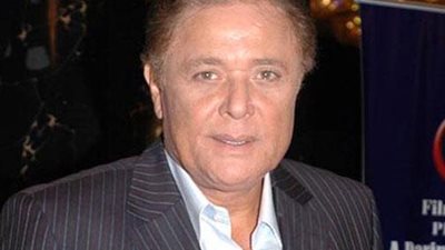 إلهام شاهين وسعد الصغير في مستشفى الصفا لوداع محمود عبدالعزيز