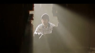 على طريقة السقا في «رحيم».. أحمد فهمى ينقذ أكرم حسنى (فيديو)