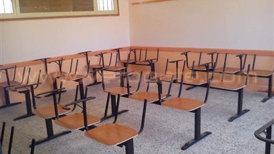 بالصور.. محافظ بورسعيد يتابع تطوير فصول مدرسة 6 أكتوبر الثانوية