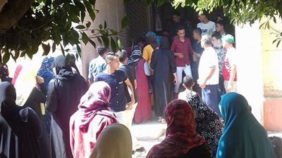 تجمهر أولياء أمور طلاب مدرسة توفي بداخلها طالب في الدقهلية (صور)
