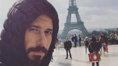 أحمد السعدني ينشر صورة جديدة من فرنسا