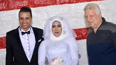 عروسان زملكاوية يحتفلان بزفافهما في النادي