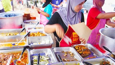 بالصور.. مكافآت حكومية وحوافز للعاملين في رمضان بماليزيا