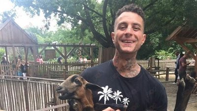 أحمد الفيشاوي يستعرض حبه للحيوانات بصور جديدة