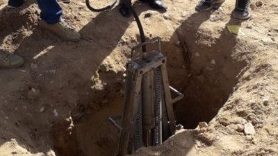 إصلاح ماسورة غاز بجسر السويس (صور)