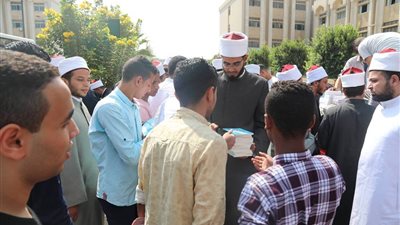 انتشار وعاظ «البحوث الإسلامية» داخل جامعة الأزهر (صور)