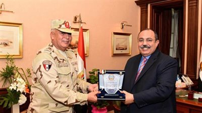 وصول قائد المنطقة الشمالية لـ«المرقسية» لتهنئة الأقباط بعيد القيامة