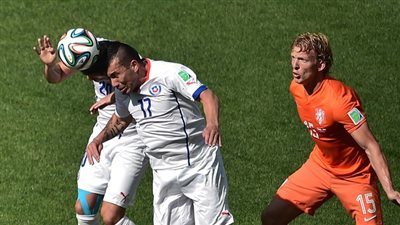 بالفيديو والصور.. هولندا تفوز على تشيلى بهدفين وتتصدر المجموعة الثانية