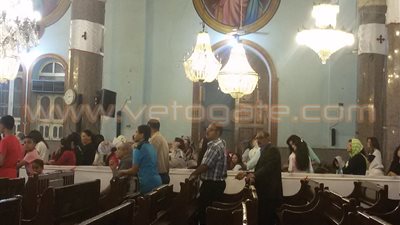 بالفيديو والصور.. الأنبا شاروبيم يترأس قداس عيد القيامة بقنا