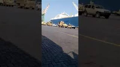 بالفيديو.. وصول تعزيزات عسكرية سعودية إلى عدن