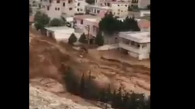 سيول جارفة تجتاح رأس بعلبك في لبنان (فيديو)