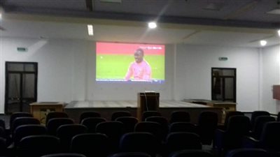 شاشات لعرض مباريات المنتخب في كأس العالم مجانا بالغردقة (صور)