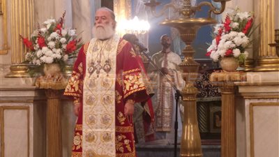 بالفيديو والصور.. الأقباط يتوافدون على الكنيسة الأرثوذكسية بالإسكندرية