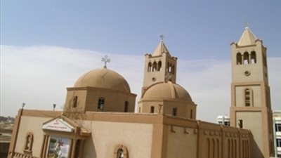 راعي كنيسة شبرا الخيمة يبعث رسائل السلام في عيد القيامة