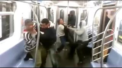 بالفيديو.. مشاجرة بين عصابتين بمترو أنفاق
