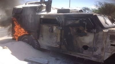 بالأسماء.. إصابة ضابط ومجندين في انفجار مدرعة جنوب الشيخ زويد