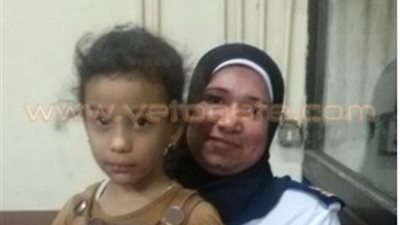 بالصور.. إنقاذ طفلة من الموت أسفل مترو الأنفاق