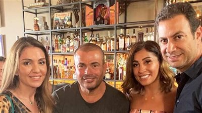 وصلة رقص لـ«عمرو دياب ودينا الشربيني» بحفل في الإمارات (فيديو)