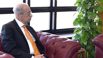 شريف إسماعيل يلتقي رئيس هيئة الرقابة الإدارية