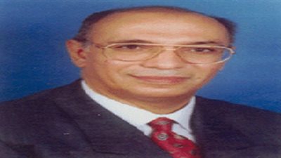 إهداء مؤلفات الدكتور عبد العزيز الشناوي إلى مكتبة الإسكندرية