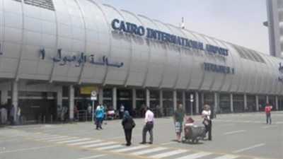مطار القاهرة يستقبل 18 مُرحلا من السعودية لمخالفة شروط الإقامة والعمل