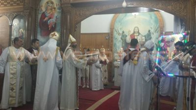 بالصور.. أقباط سوهاج يحتفلون بعيد القيامة في 295 كنيسة