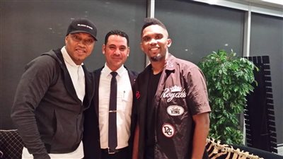 صامويل إيتو يصل مطار القاهرة لحضور افتتاح الأمم الأفريقية