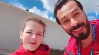 شاهد ماذا فعل شاب مصري مع فتاة روسية في المونديال (فيديو)