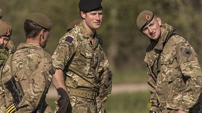 كوكايين الفرسان.. ضبط حراس ملكة بريطانيا يتعاطون المخدرات