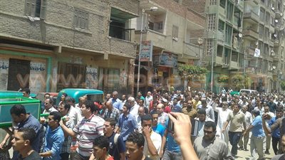 بالصور.. اشتباكات بين الأهالي والإخوان أثناء تشييع جثمان هشام ودح