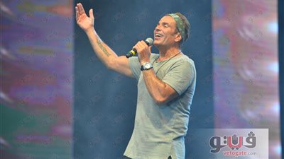 بالصور.. عمرو دياب «معدي الناس» في بورتو مارينا.. «الهضبة» يتألق في حضور 80 ألفا من جمهوره بـ«الشورت».. يغني لبرج الحوت 4 مرات.. ويرد عن شائعة علاقته بـ«دينا الشربين