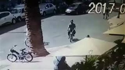 بالفيديو.. لحظة سرقة دراجة نارية في وضح النهار بمراكش