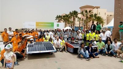 حقيقة عدد السيارات الشمسية الخارجة من الجمارك للمشاركة في السباق