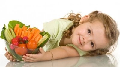 تعلمي كيف تجذبي أطفالك لتناول الخضراوات والفاكهة